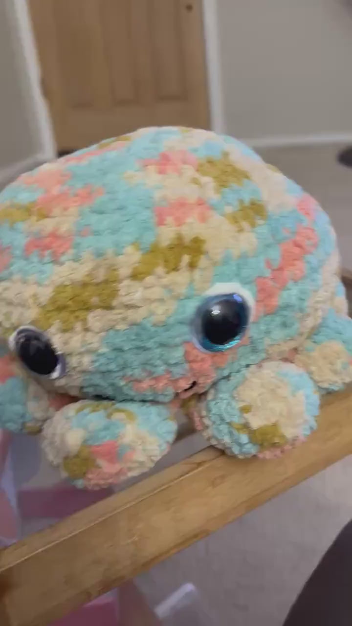 Crochet Amigurumi Mama & Baby Octopus Set — Handmade Plush Duo